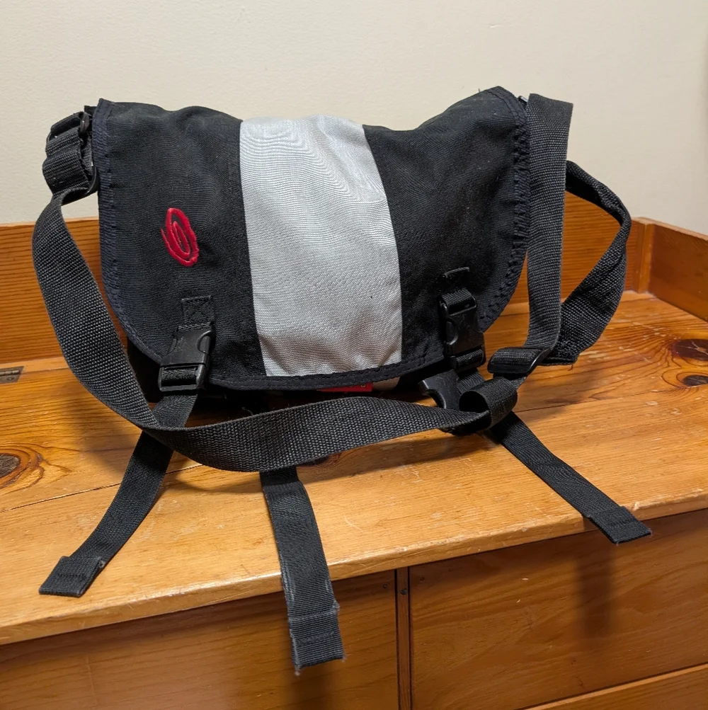Timbuk2 Classic Messenger Bag Black Grey Crossbody